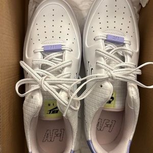 NIKE AIR FORCE ONE SAGE LOW. WHITE/ GHOST GREEN. Size 7.5 Women’s